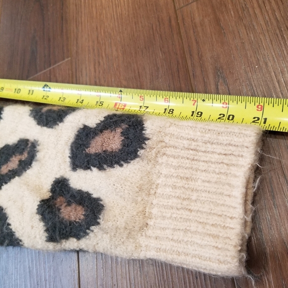 SOLD! Victoria’s Secret Pink Fuzzy Leopard Print Sweater - Picture 11 of 11